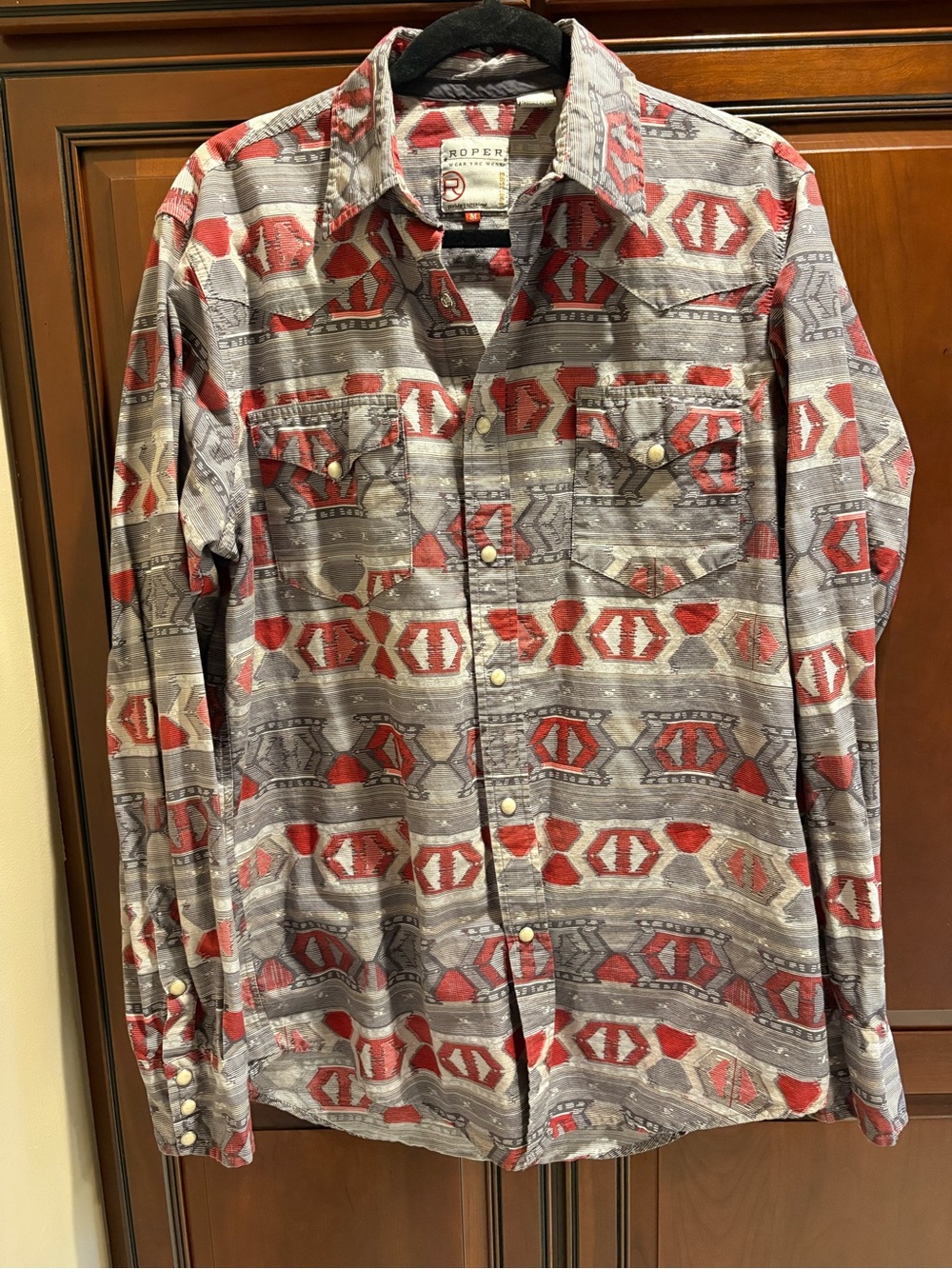 Roper Women's Long Sleeve Aztec Western Type Print Snap Shirt Grey/Muted Red - M